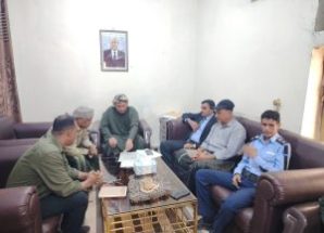 محافظ سقطرى يناقش خطة تنظيم مواقف المركبات ومواقع البركنة في المحافظة