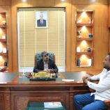 محافظ حضرموت يطلع على خطط تدخلات الطرق الطارئة ويوجه بتسريع العمل في صيانة الخط الدولي “الريان – حضاتهم”