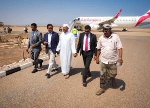 المحافظ الثقلي يصل سقطرى بعد زيارة عمل خارجية