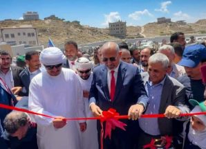 الرئيس الزُبيدي يزور مديرية الشعيب ويفتتح مجمّع الشيخ محمد بن زايد التعليمي النموذجي بمنطقة القزعة