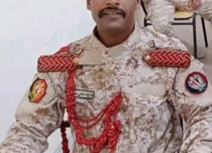 قائد اللواء الأول صاعقة العميد عبد الكريم الصولاني يعزي في وفاة الملازم نزيه ووالده مثنى صالح بداع إثر حادث مروري مؤلم