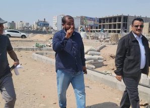 مدير عام المنصورة يتفقد مستوى إنجاز مشروع “إنشاء حديقة التسعين”