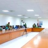 محافظ شبوة يستعرض مع المكونات السياسية الخطط التنموية المستقبلية