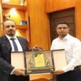 محافظ حضرموت يتسلّم درع شكر من الأندية الرياضية