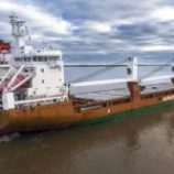 وفاة أحد طاقم سفينة هولندية متأثرًا بإصابته في هجوم حوثي بخليج عدن