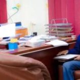 محافظ شبوة يناقش سير مشاريع مياه الريف وتعزيز الأمن المائي