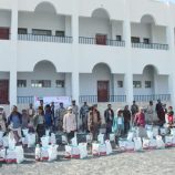 قيادة انتقالي المحفد واللواء الأول دعم وإسناد يدشنان توزيع السلال الغذائية لأسر الشهداء بالمديرية