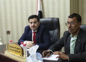 بن عفرار يناقش سبل تطوير أداء فروع مؤسسة المياه بالمهرة