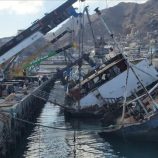 انتشال أضخم السفن الغارقة في ميناء الإصطياد بعدن تمهيدا لخطوات إعادة تشغيل الميناء