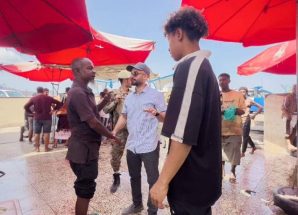 بن جرادي ينفذ نزولا ميدانيا لضبط المخالفين من بائعي الأسماك في حراج صيرة