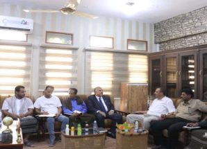 الفريق الرئاسي يزور مكتب التربية والتعليم بمحافظة المهرة