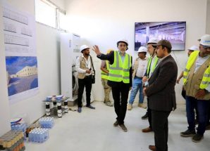 محافظ حضرموت والسفير الألماني يتفقدان مشروع تأهيل المخازن المركزية للأدوية (شريان الإمداد للمحور الشرقي)