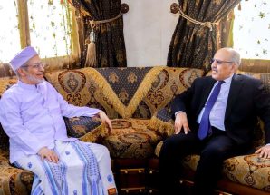 الكثيري يطّلع على أوضاع جامعة الأحقاف وتخصصاتها الأكاديمية