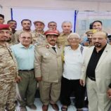 اللواء بن بريك يهنئ العقيد الركن عبدالفتاح الشاعري بحصوله على درجة الماجستير في العلوم العسكرية