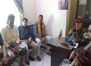 العميد مهدي يناقش مع أسرة الفقيد اللواء علي قائد ترتيبات إقامة فعالية تأبينية