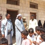 محافظ سقطرى يزور مدرسة معنوفة ويطّلع على احتياجاتها التعليمية