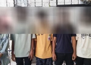 أمن العاصمة عدن يلقي القبض على 5 متهمين بحوزتهم حشيش وحبوب مخدرة.