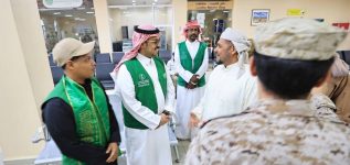 محافظ سقطرى يودّع دفعة من المرضى المغادرين لتلقي العلاج في مستشفى الأمير محمد بن سلمان بعدن