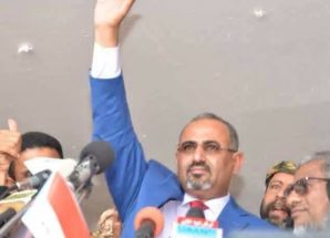 شباب الغضب يرفع صور الرئيس الزُبيدي في سيئون احتفالا بذكرى استقلال الجنوب