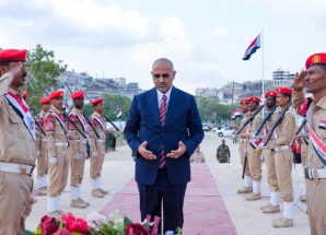 الرئيس القائد عيدروس الزُبيدي يضع إكليلا من الزهور على النصب التذكاري لشهداء الجنوب العربي بمناسبة العيد الـ58 للاستقلال الوطني 30 نوفمبر