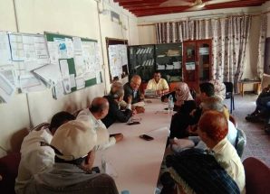 وفد من المركز الوطني للتثقيف والإعلام الصحي بوزارة الصحة يناقش بأبين برنامج التوعية الاستباقية ضد مرض الكوليرا