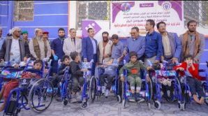 المحافظ بن الوزير يدشن توزيع 442 كرسيًا متحركًا للطلاب من ذوي الإعاقة