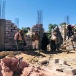 مأمور الشعيب يتفقد مشروع بناء ثانوية الشهيد واعد للبنات بعاصمة المديرية