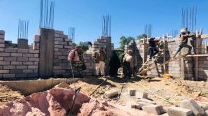 مأمور الشعيب يتفقد مشروع بناء ثانوية الشهيد واعد للبنات بعاصمة المديرية