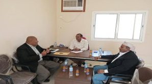رئيس نيابة سقطرى يناقش مع مدير الميناء ومدير الجمارك تعزيز التنسيق