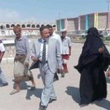 رئيس انتقالي أبين يتفقد ساحة الشهداء بزنجبار ويزور المسرح بعد إعادة تأهيله