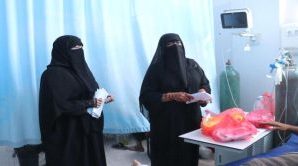 انتقالي المهرة يزور مستشفى الغيضة ومركز غسيل الكلى ويقدم دعمًا ماليًا للمرضى