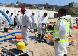 الشؤون البحرية تنفذ تدريب عملي ميداني حول استخدام معدات مكافحة التلوث في البحر