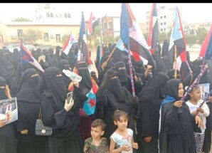 حشد نسائي في ساحة كلية ردفان للمطالبة بإعلان دولة الجنوب العربي