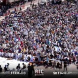 حشود غفيرة تؤدي صلاة الجمعة في ساحة الاعتصام بالعاصمة عدن