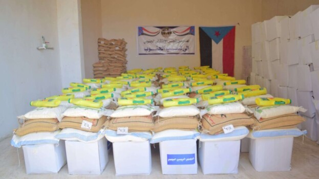 مقدمة من الرئيس الزُبيدي.. انتقالي شبام يدشّن توزيع السلال الغذائية للأسر الأشد احتياجًا