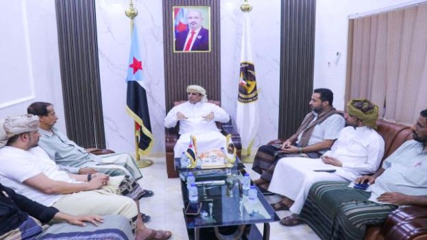 الشيخ راجح باكريت يطّلع على التحضيرات النهائية لفعالية الذكرى الـ58 لعيد الاستقلال بالمهرة