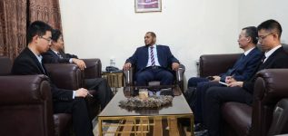 محافظ سقطرى يبحث مع القائم بأعمال السفير الصيني في اليمن سبل تعزيز فرص التعاون مع الصين