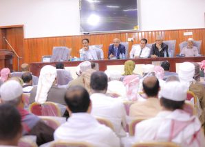 الكثيري يترأس لقاء موسعا بالمكتب التنفيذي وعقال الحارات والشخصيات الاجتماعية بسيئون