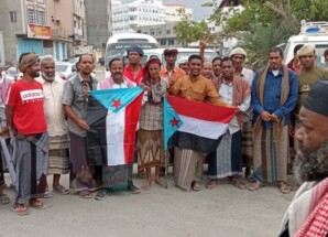 وفد حاشد من غيل باوزير يصل ساحة الاعتصام بالمكلا