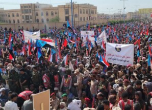 بدء توافد حشود أبناء شبوة إلى موقع المليونية بعتق للمطالبة بإعلان دولة الجنوب العربي