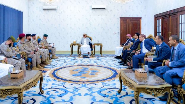 الرئيس القائد عيدروس الزُبيدي يستقبل قيادة القوات المشتركة لقوات التحالف العربي