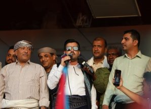 نائب وزير المياه والبيئة وعدد من نواب الحكومة يشاركون جماهير شعب الجنوب العربي بساحة العروض بخور مكسر