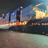 بعد توقف 15 عامًا.. محطة المعلا تعود إلى خارطة الملاحة: مغادرة الباخرة Kota Nanhai بعد تفريغ 457 حاوية وانتعاش لافت في ميناء عدن