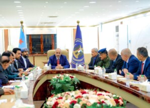 القيادة التنفيذية العُليا تناقش الجهود المبذولة لتأمين الخدمات للمواطنين ومراقبة أسعار الصرف