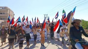 انتقالي الروضة ينظم مسيرة جماهيرية احتفالًا بانتصارات القوات الجنوبية في عارين وحضرموت