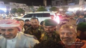 الرئيس الزُبيدي يتفقد الحشود الشعبية في ساحة اعتصام خورمكسر