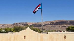 انتقالي السوم ينظم حملة رفع العلم الوطني الجنوبي في المدارس والمباني الحكومية