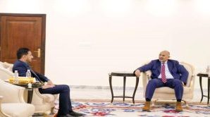 الرئيس الزُبيدي يطّلع على سير العمل بهيئة الأراضي وخططها المستقبلية