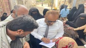 أكثر من 200 حالة في يوم واحد.. انطلاق المخيم الطبي المجاني لطب وجراحة العيون في خنفر بأبين