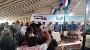 وفد من قبيلة بلعبيد يصل إلى مخيم الاعتصام في سيئون